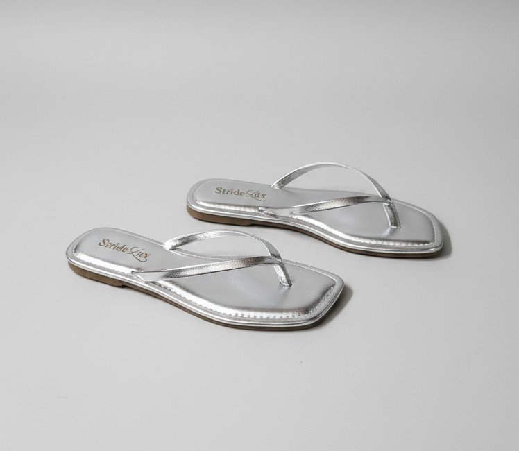 Liora Metallic Thong Flats – Silver Mist - Image 3