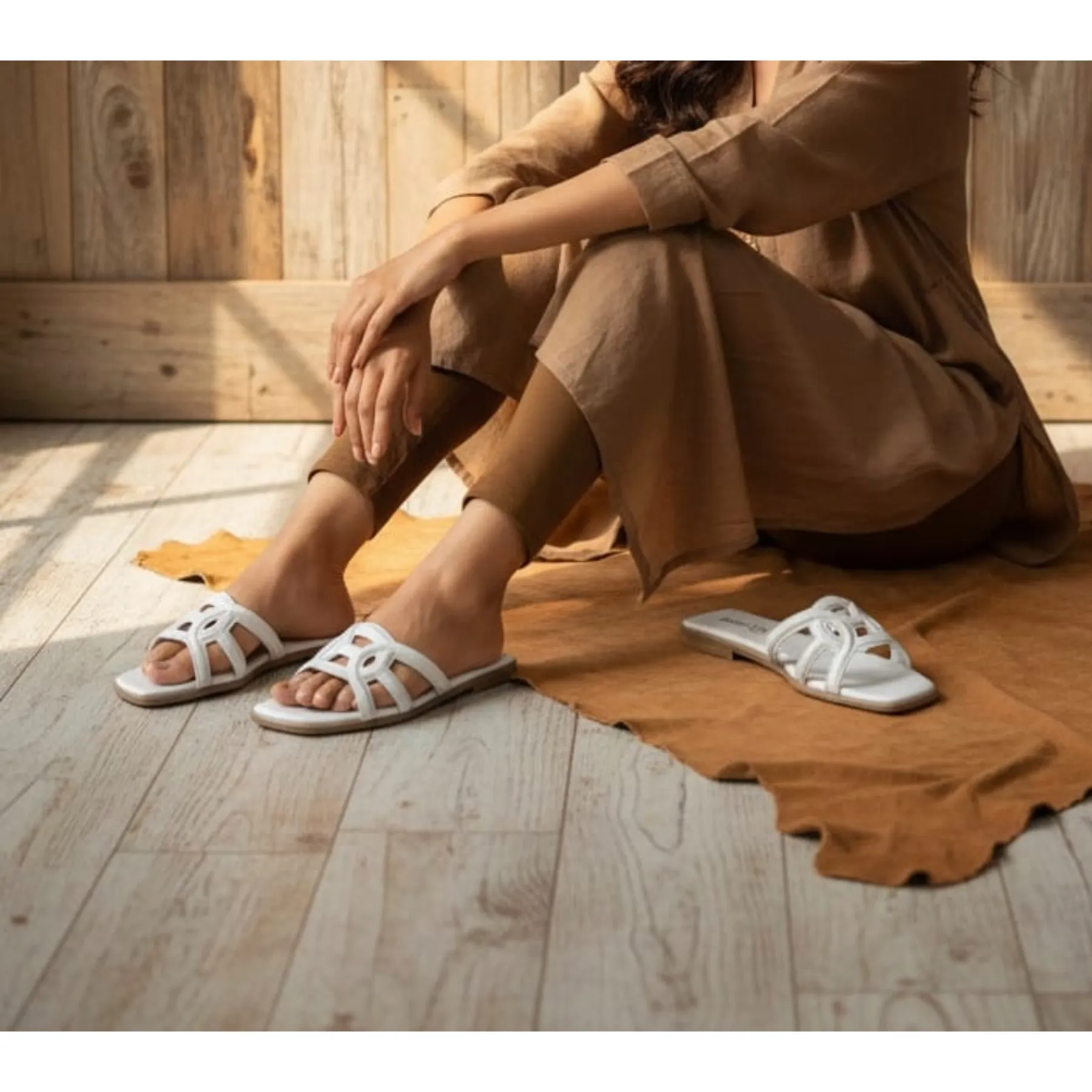 StrideLux White Women’s Flat Slide Sandals