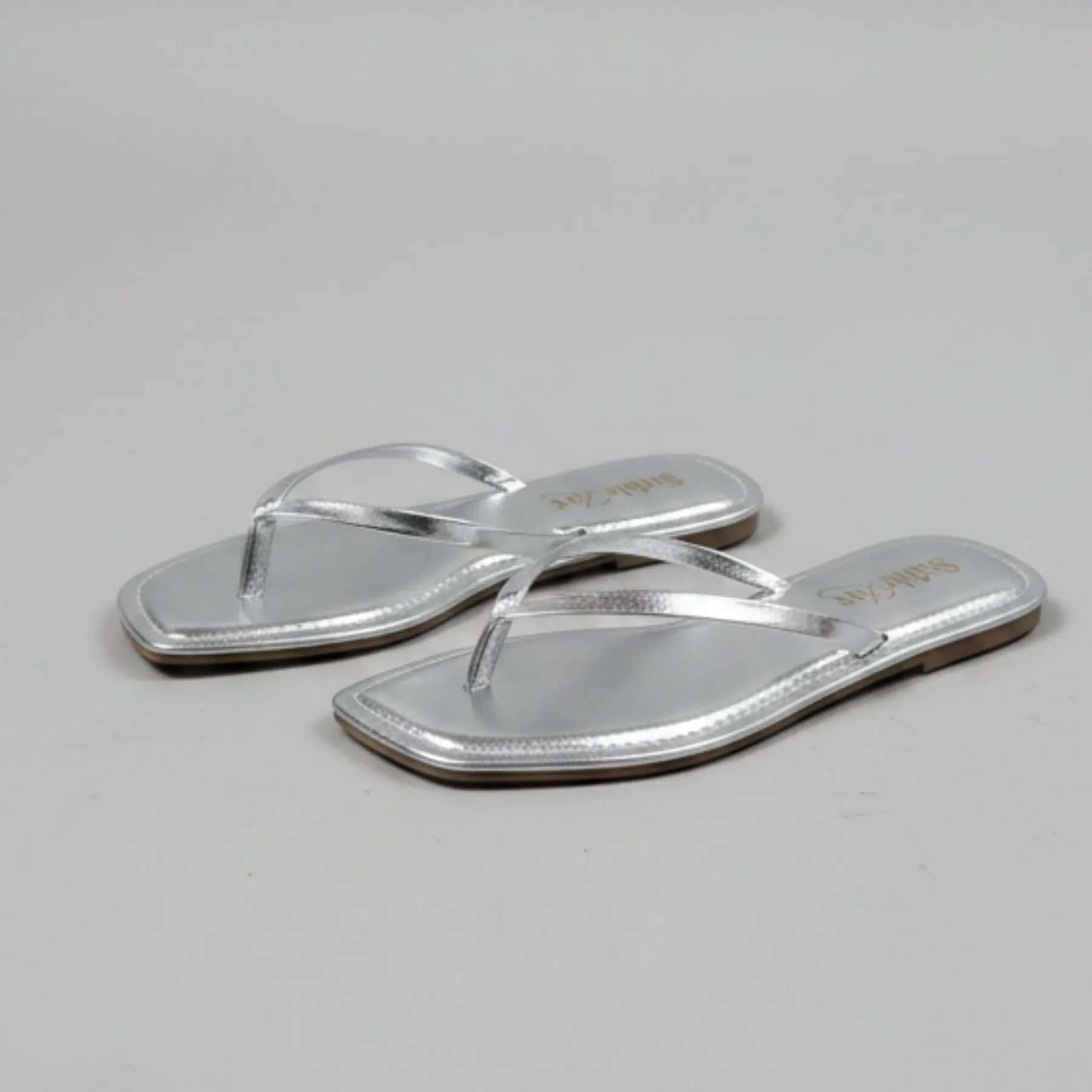 Liora Metallic Thong Flats – Silver Mist - Image 8