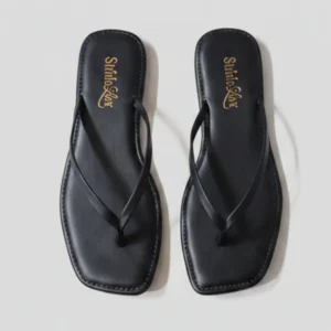 Liora Minimal Thong Flats – Classic Black