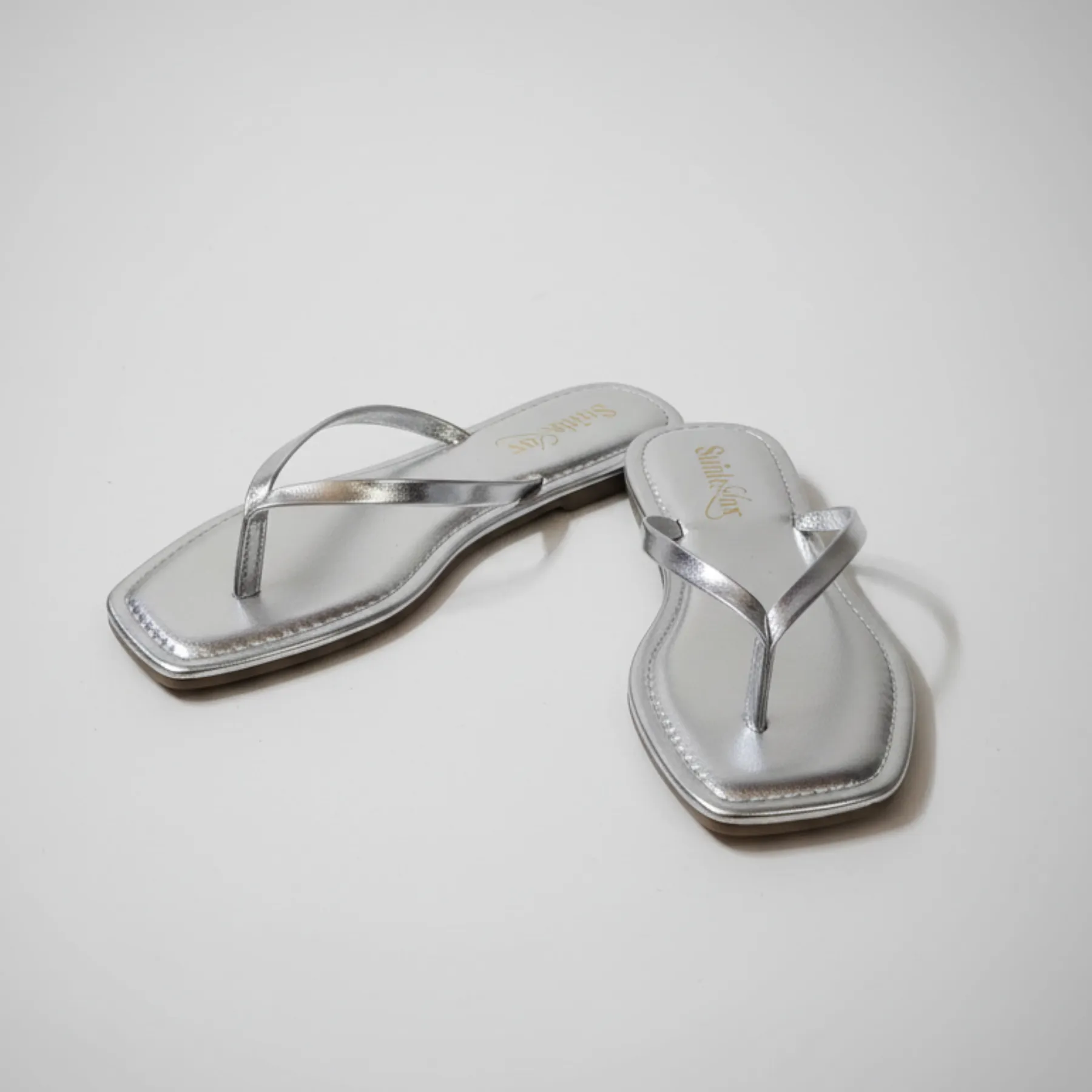 Liora Metallic Thong Flats – Silver Mist - Image 4